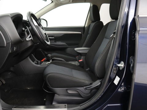 Mitsubishi Outlander 2.0 Executive Edition 7-persoons | Automaat | Full LED | Camera | MirrorLink | Climate control | Cruise control