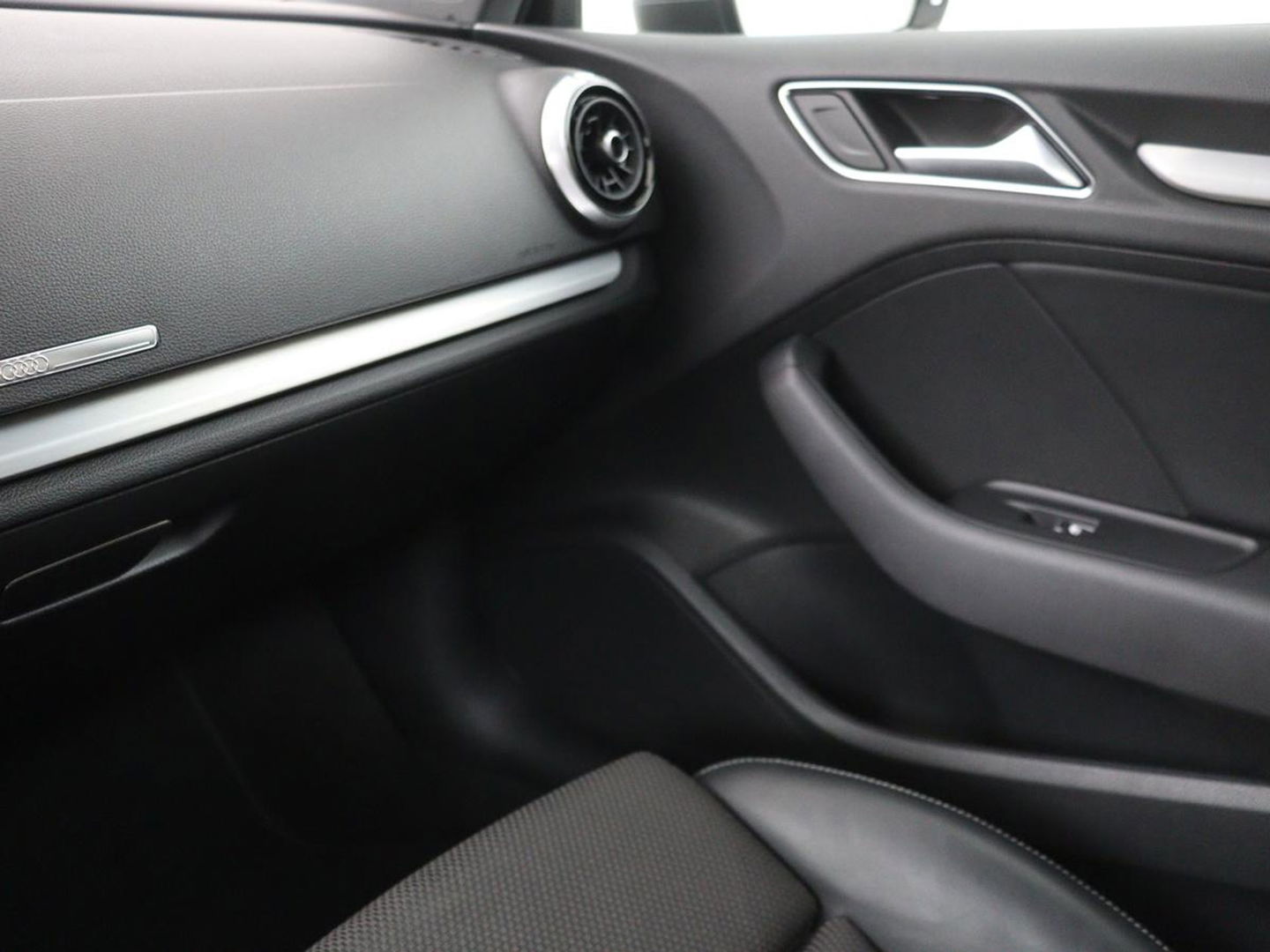 Audi A3 1.5 TFSI Sport S Line Edition | Stoelverwarming | Massage | Full LED | Half leder | Navigatie | Sportstoelen | Climate control