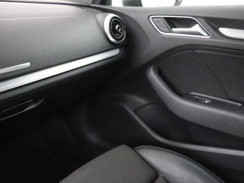 Audi A3 1.5 TFSI Sport S Line Edition | Stoelverwarming | Massage | Full LED | Half leder | Navigatie | Sportstoelen | Climate control