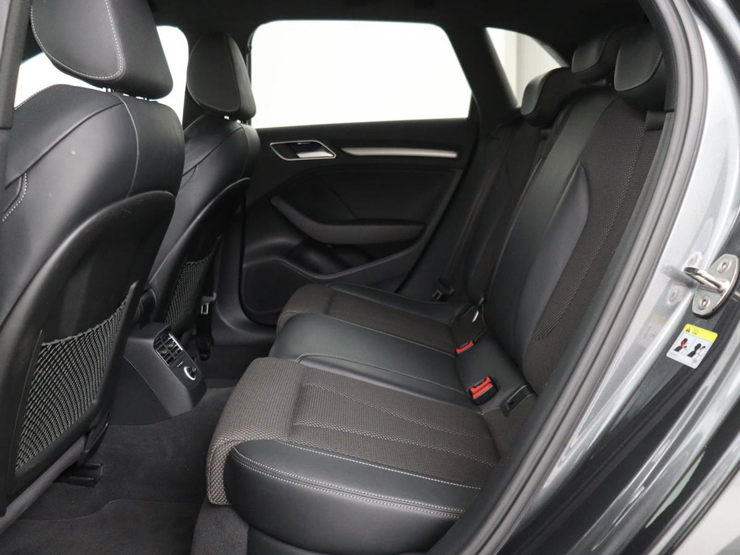 Audi A3 1.5 TFSI Sport S Line Edition | Stoelverwarming | Massage | Full LED | Half leder | Navigatie | Sportstoelen | Climate control