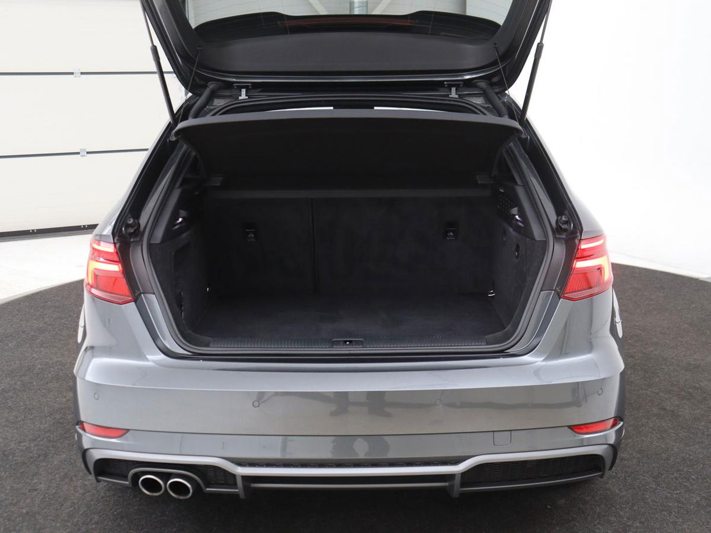 Audi A3 1.5 TFSI Sport S Line Edition | Stoelverwarming | Massage | Full LED | Half leder | Navigatie | Sportstoelen | Climate control