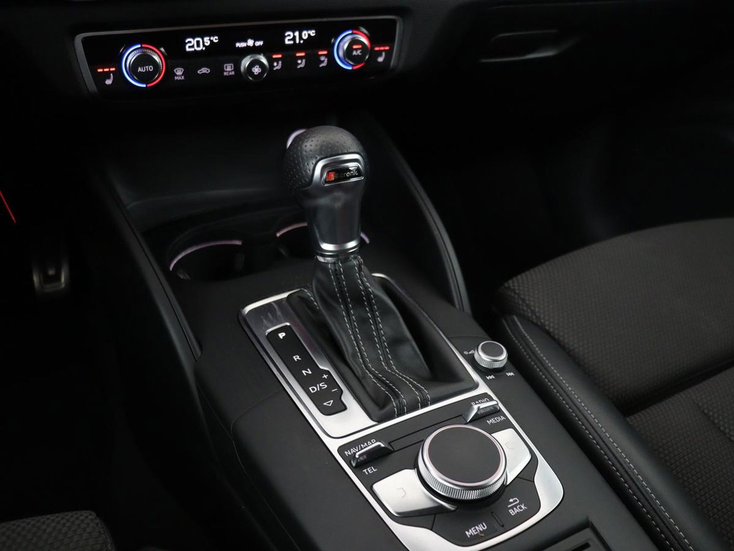 Audi A3 1.5 TFSI Sport S Line Edition | Stoelverwarming | Massage | Full LED | Half leder | Navigatie | Sportstoelen | Climate control