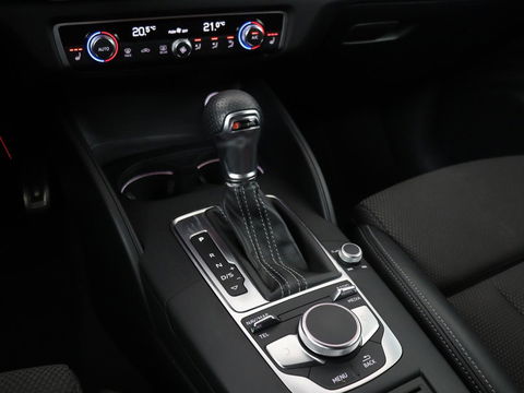 Audi A3 1.5 TFSI Sport S Line Edition | Stoelverwarming | Massage | Full LED | Half leder | Navigatie | Sportstoelen | Climate control
