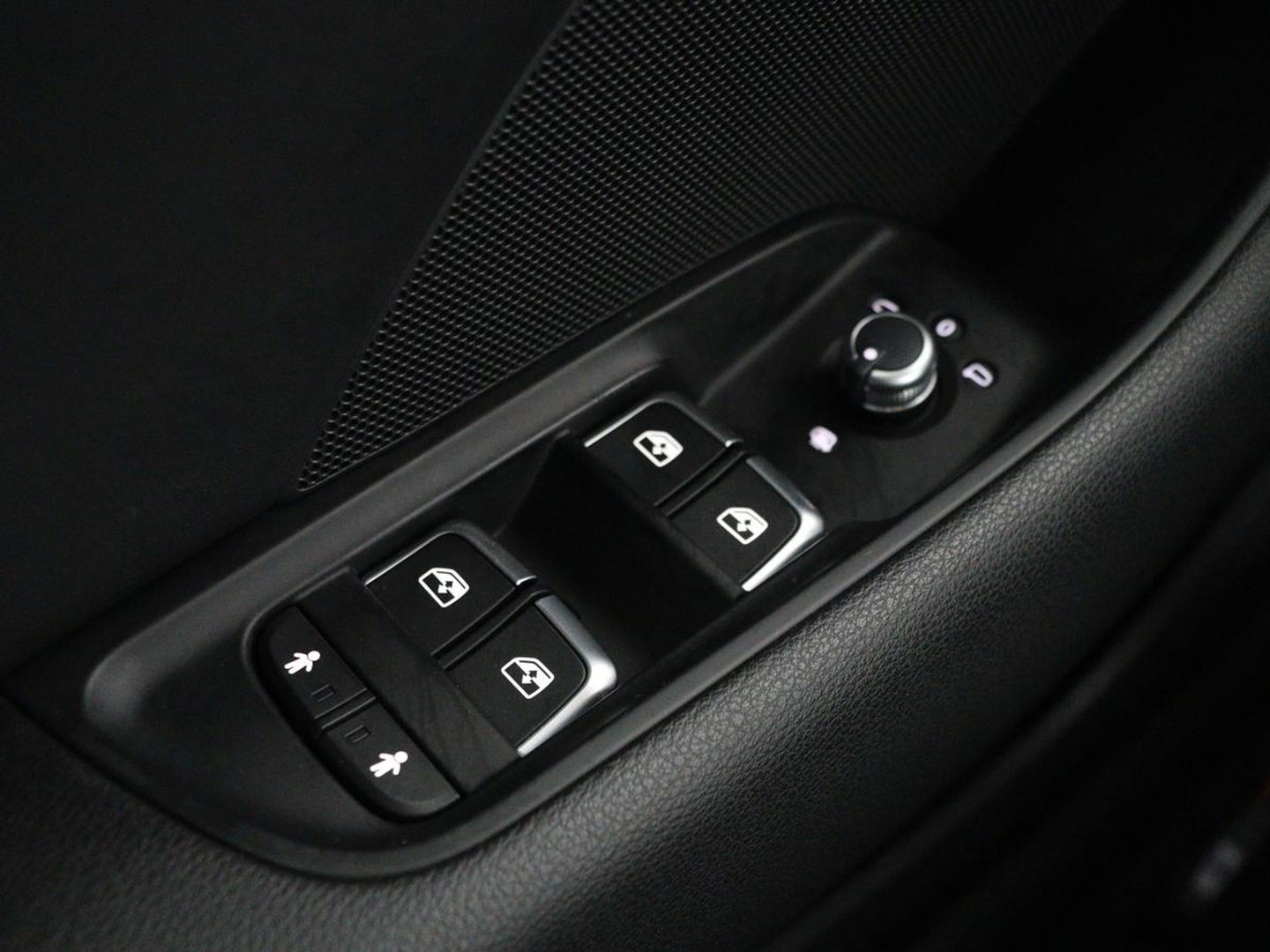 Audi A3 1.5 TFSI Sport S Line Edition | Stoelverwarming | Massage | Full LED | Half leder | Navigatie | Sportstoelen | Climate control