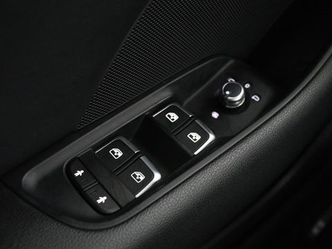 Audi A3 1.5 TFSI Sport S Line Edition | Stoelverwarming | Massage | Full LED | Half leder | Navigatie | Sportstoelen | Climate control
