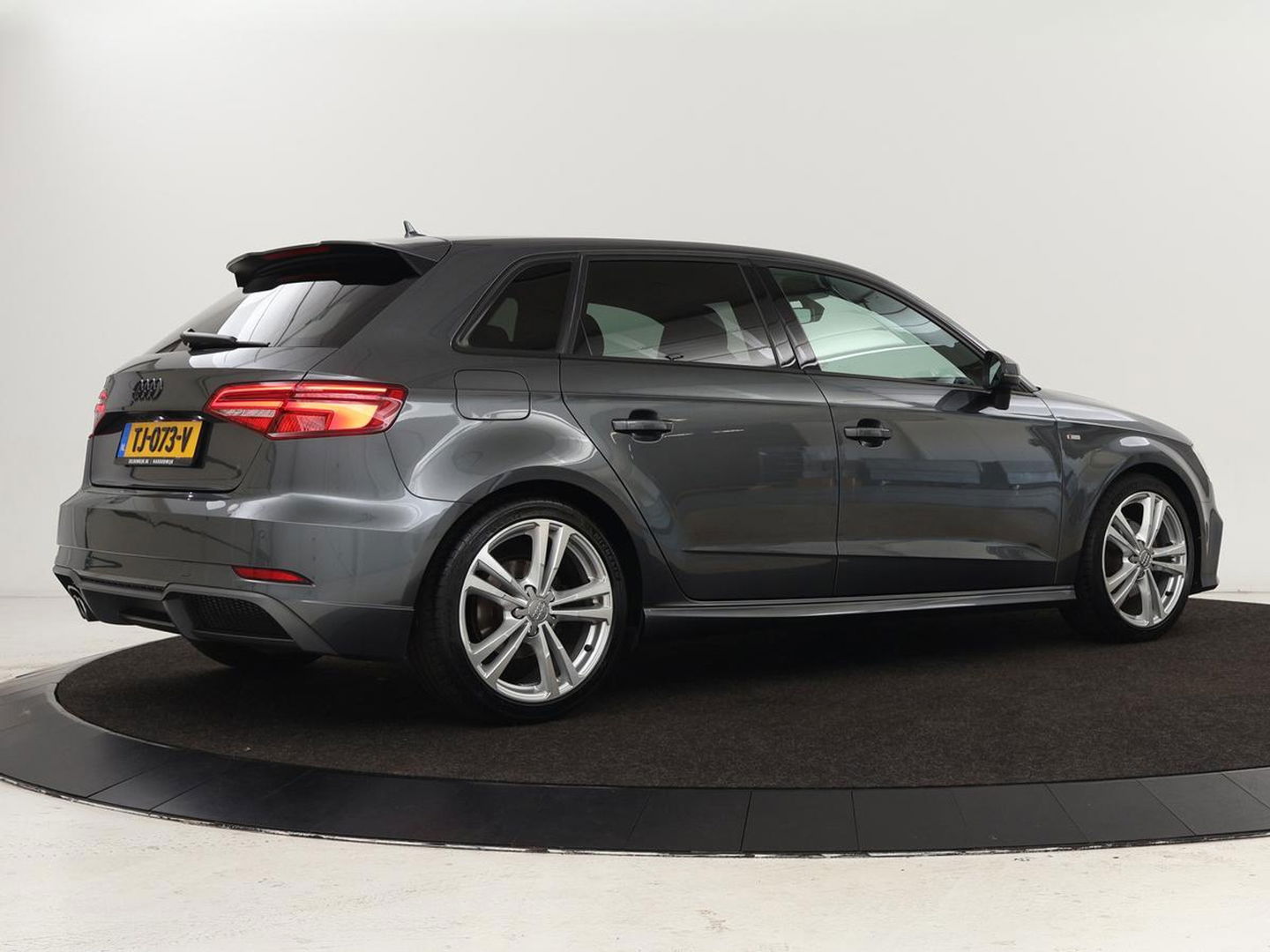 Audi A3 1.5 TFSI Sport S Line Edition | Stoelverwarming | Massage | Full LED | Half leder | Navigatie | Sportstoelen | Climate control