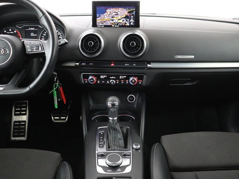Audi A3 1.5 TFSI Sport S Line Edition | Stoelverwarming | Massage | Full LED | Half leder | Navigatie | Sportstoelen | Climate control