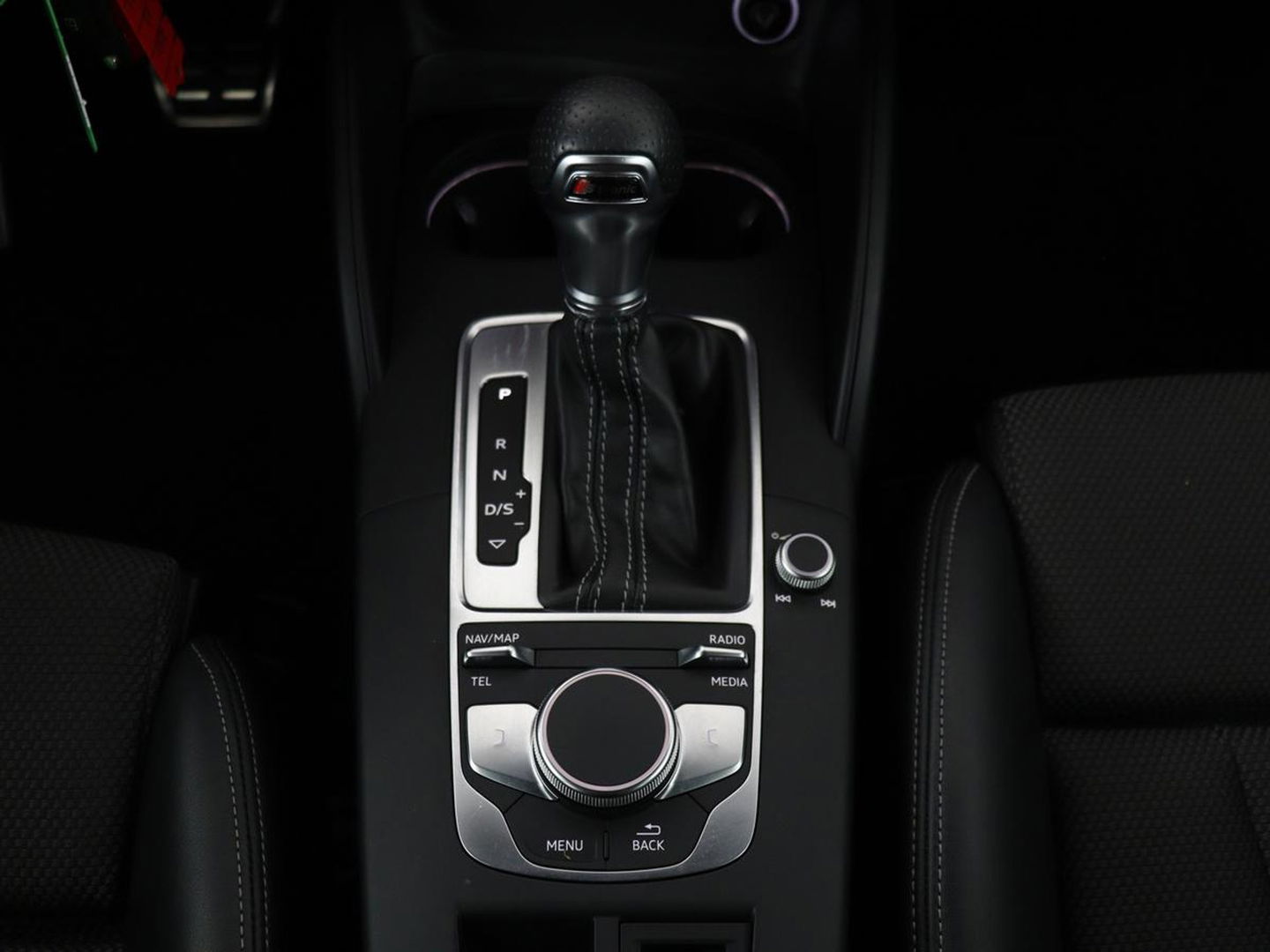 Audi A3 1.5 TFSI Sport S Line Edition | Stoelverwarming | Massage | Full LED | Half leder | Navigatie | Sportstoelen | Climate control