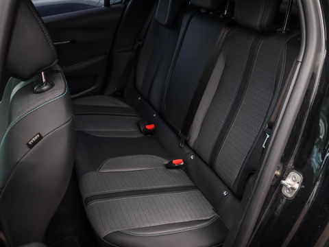 Peugeot 208 1.2 PureTech 100pk Allure | Navigatie | Camera