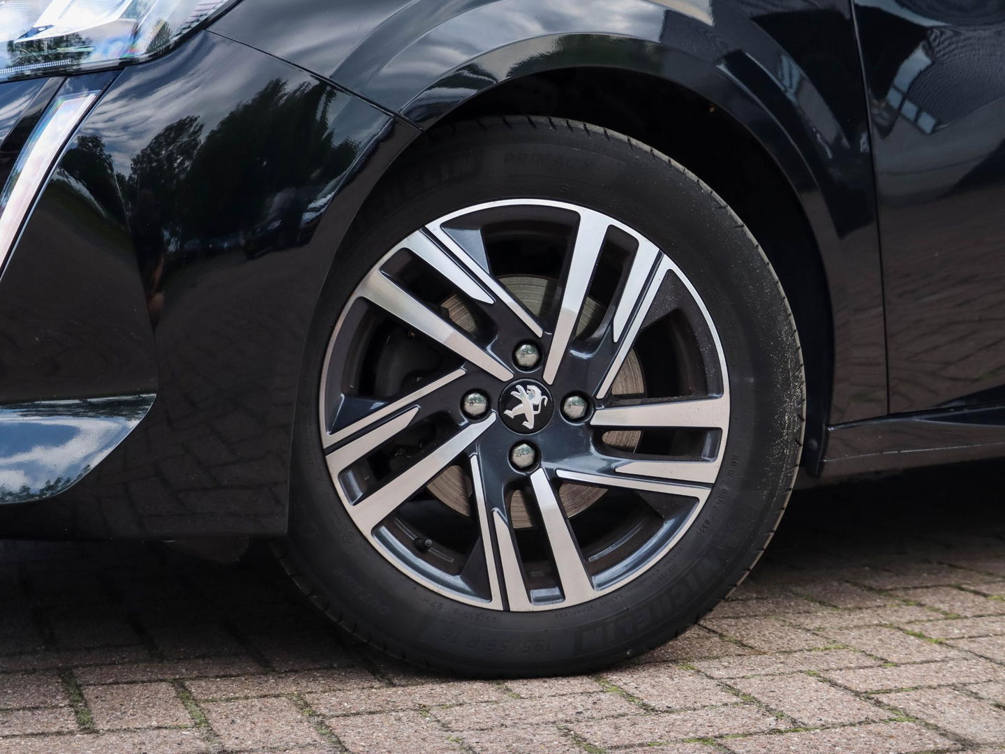 Peugeot 208 1.2 PureTech 100pk Allure | Navigatie | Camera