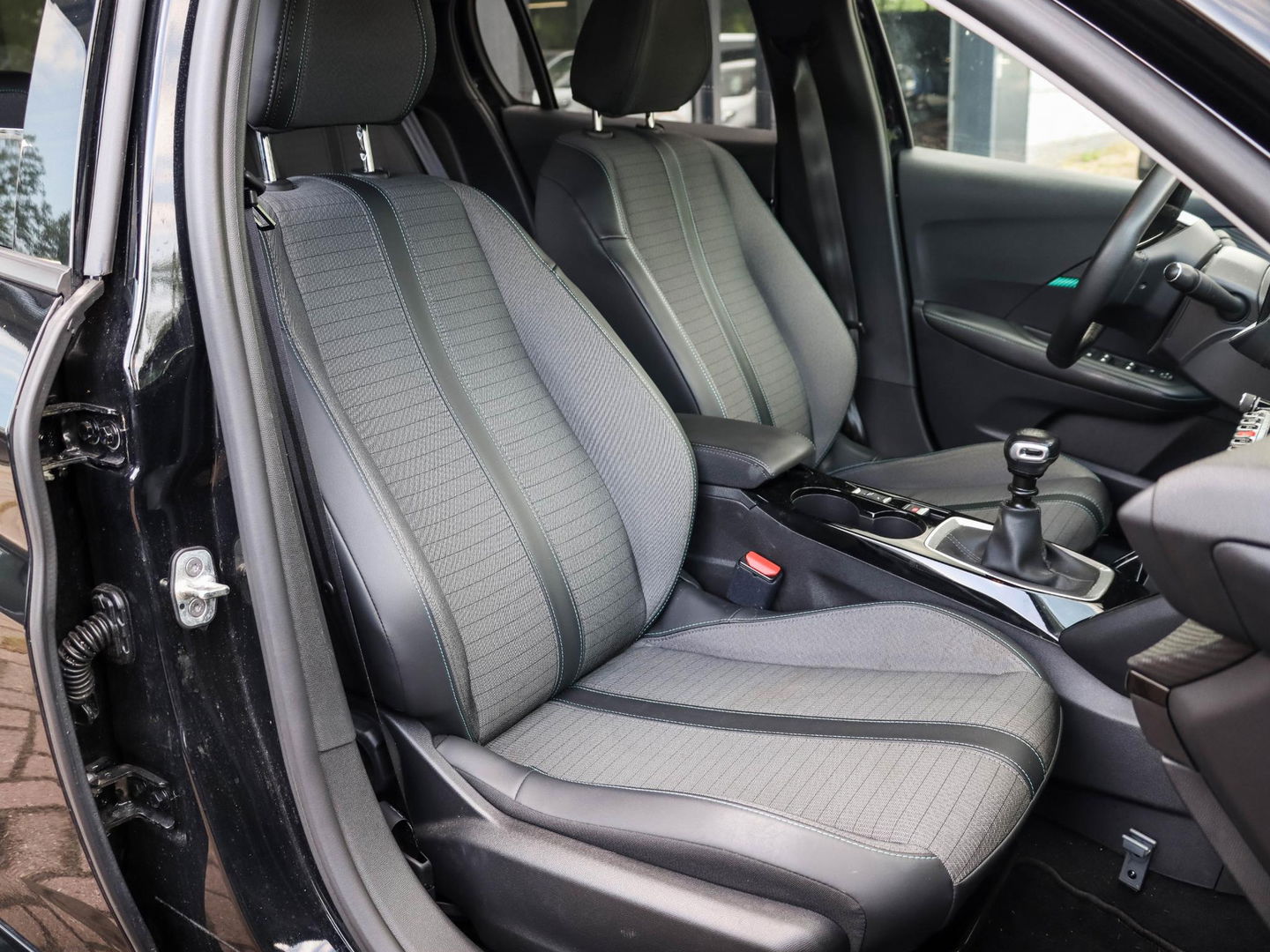Peugeot 208 1.2 PureTech 100pk Allure | Navigatie | Camera