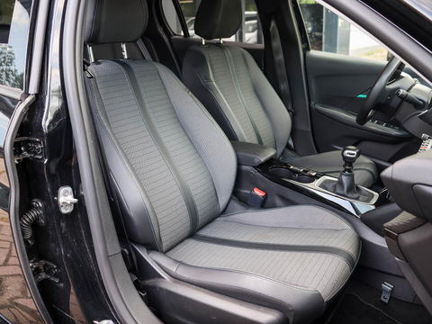Peugeot 208 1.2 PureTech 100pk Allure | Navigatie | Camera