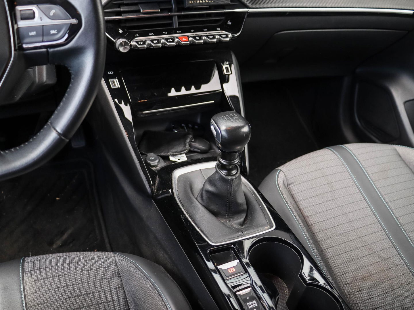 Peugeot 208 1.2 PureTech 100pk Allure | Navigatie | Camera