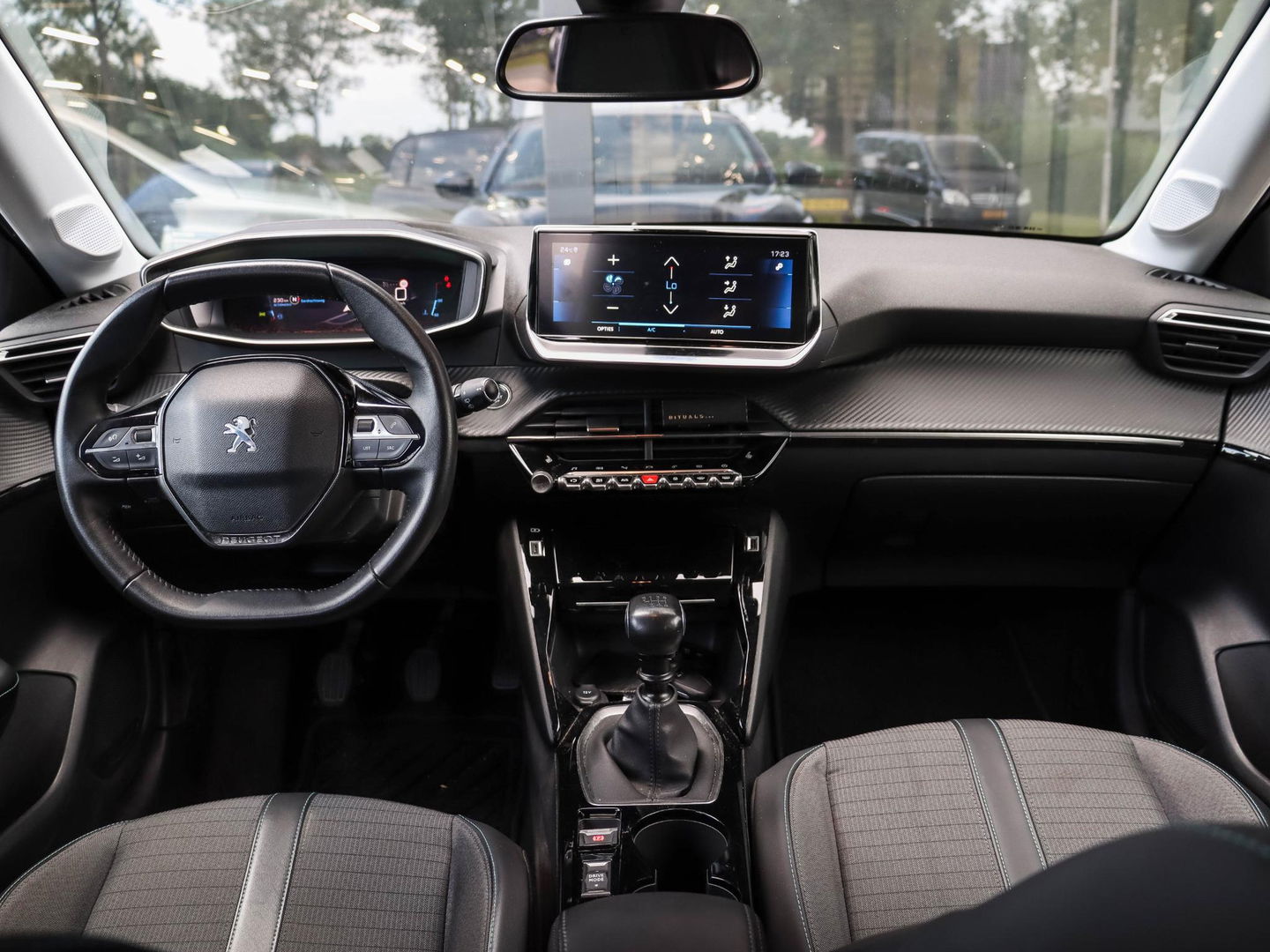 Peugeot 208 1.2 PureTech 100pk Allure | Navigatie | Camera