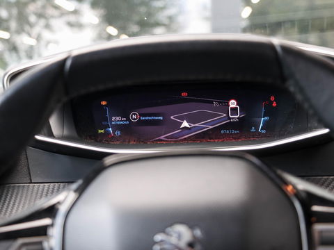 Peugeot 208 1.2 PureTech 100pk Allure | Navigatie | Camera