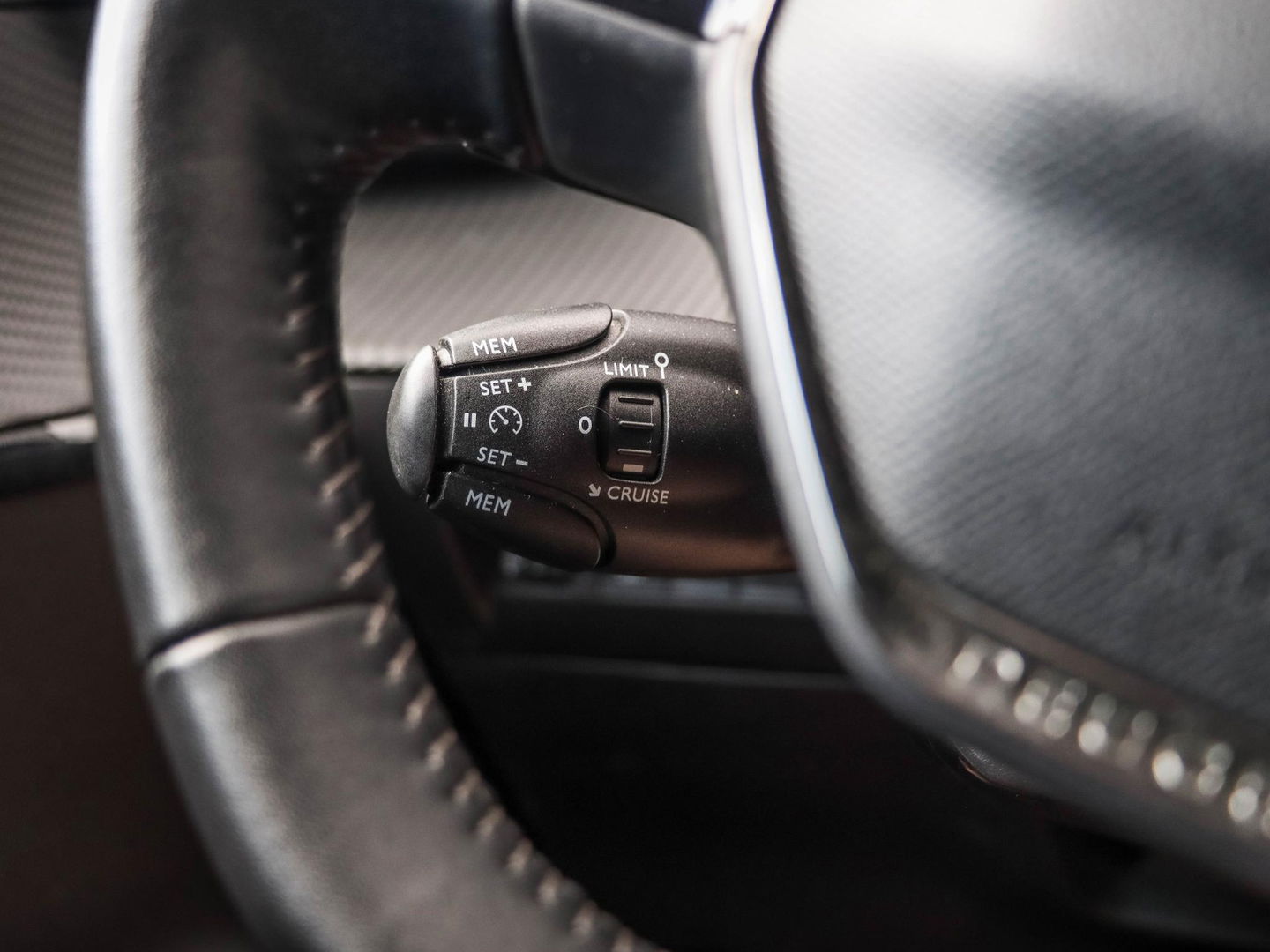 Peugeot 208 1.2 PureTech 100pk Allure | Navigatie | Camera