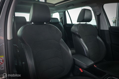 Škoda Kodiaq 1.5 TSI Business ed. DSG | 7 pers | Panorama | Trekhaak | LED | Steel Grey | Camera | Apple CarPlay | Adaptive |