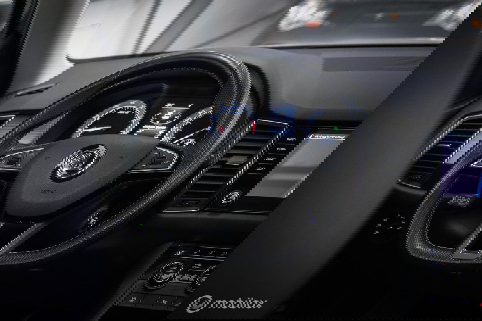 Škoda Kodiaq 1.5 TSI Business ed. DSG | 7 pers | Panorama | Trekhaak | LED | Steel Grey | Camera | Apple CarPlay | Adaptive |