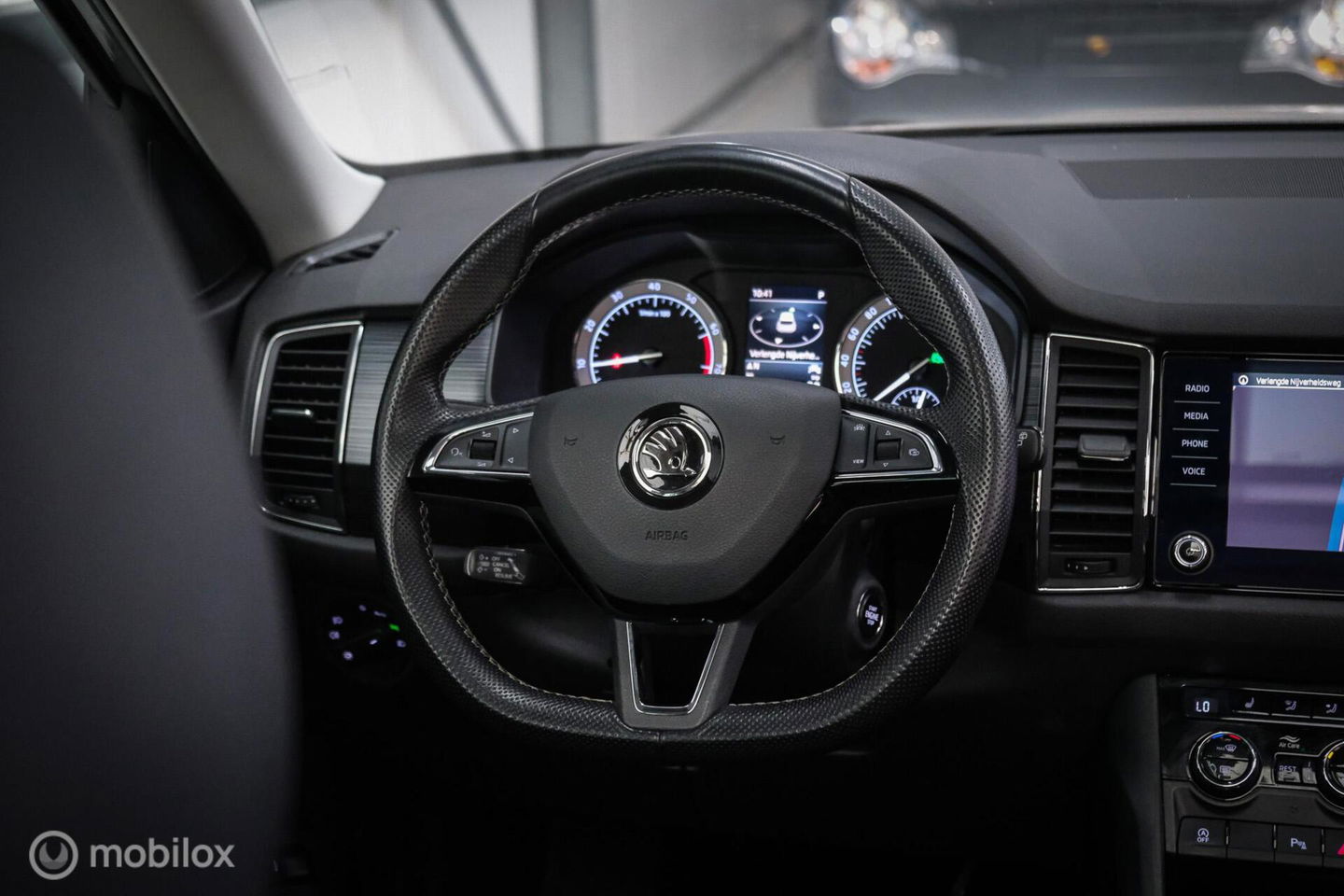 Škoda Kodiaq 1.5 TSI Business ed. DSG | 7 pers | Panorama | Trekhaak | LED | Steel Grey | Camera | Apple CarPlay | Adaptive |