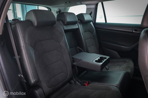 Škoda Kodiaq 1.5 TSI Business ed. DSG | 7 pers | Panorama | Trekhaak | LED | Steel Grey | Camera | Apple CarPlay | Adaptive |
