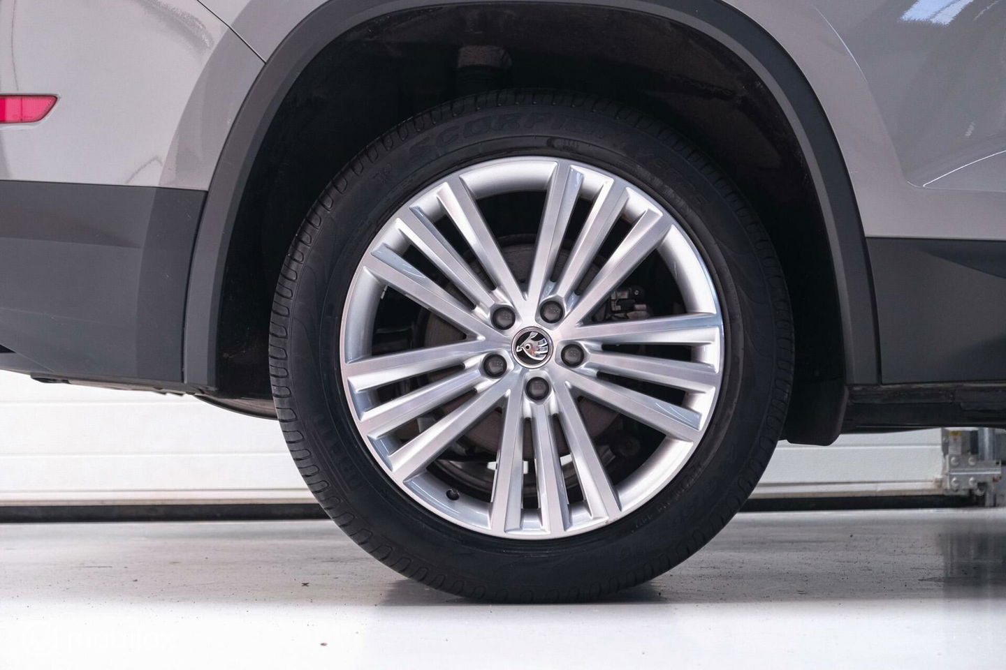 Škoda Kodiaq 1.5 TSI Business ed. DSG | 7 pers | Panorama | Trekhaak | LED | Steel Grey | Camera | Apple CarPlay | Adaptive |