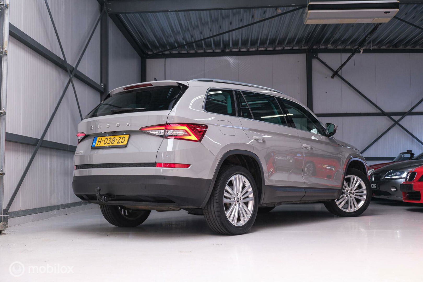Škoda Kodiaq 1.5 TSI Business ed. DSG | 7 pers | Panorama | Trekhaak | LED | Steel Grey | Camera | Apple CarPlay | Adaptive |