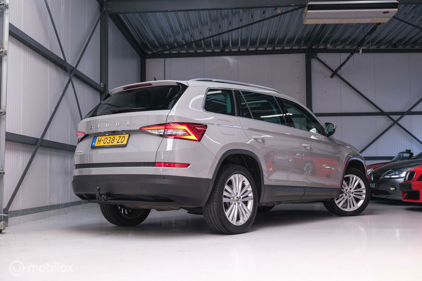 Škoda Kodiaq 1.5 TSI Business ed. DSG | 7 pers | Panorama | Trekhaak | LED | Steel Grey | Camera | Apple CarPlay | Adaptive |
