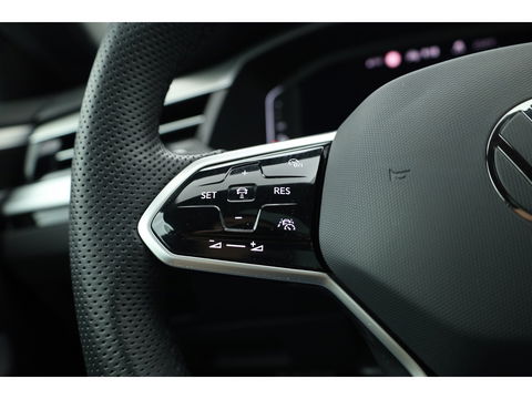 Volkswagen Arteon Shooting Brake 1.4 TSI eHybrid R-Line | Pano | Kuipstoelen | 360cam | Massage | Elek. Trekhaak | Elek. Stoelen