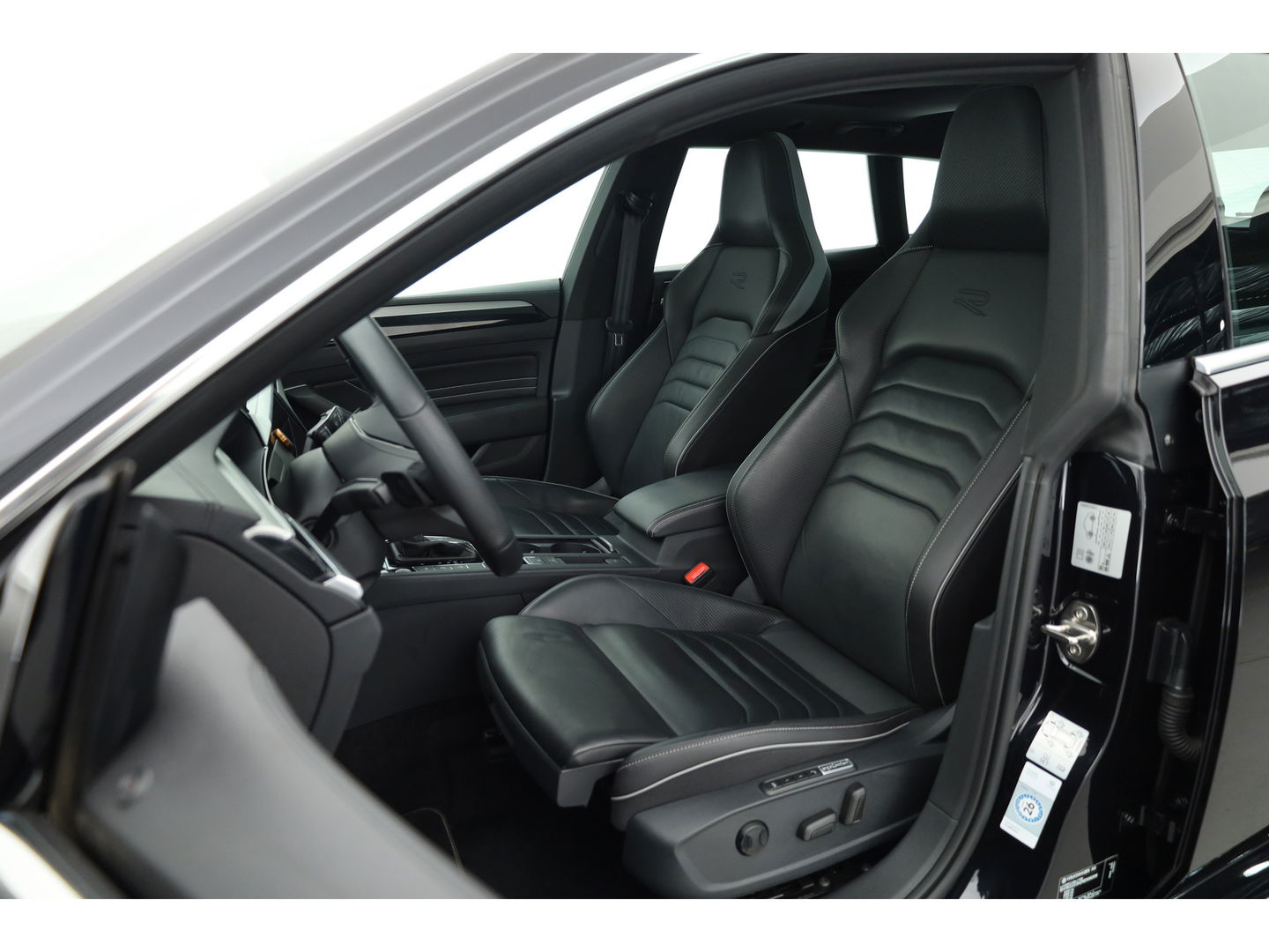 Volkswagen Arteon Shooting Brake 1.4 TSI eHybrid R-Line | Pano | Kuipstoelen | 360cam | Massage | Elek. Trekhaak | Elek. Stoelen