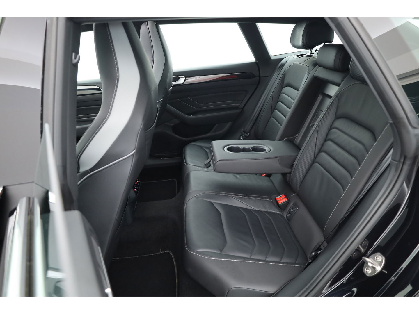 Volkswagen Arteon Shooting Brake 1.4 TSI eHybrid R-Line | Pano | Kuipstoelen | 360cam | Massage | Elek. Trekhaak | Elek. Stoelen