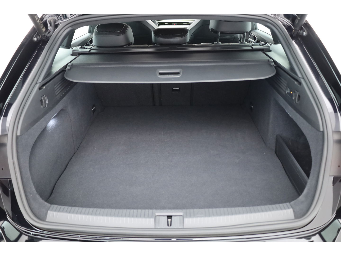 Volkswagen Arteon Shooting Brake 1.4 TSI eHybrid R-Line | Pano | Kuipstoelen | 360cam | Massage | Elek. Trekhaak | Elek. Stoelen