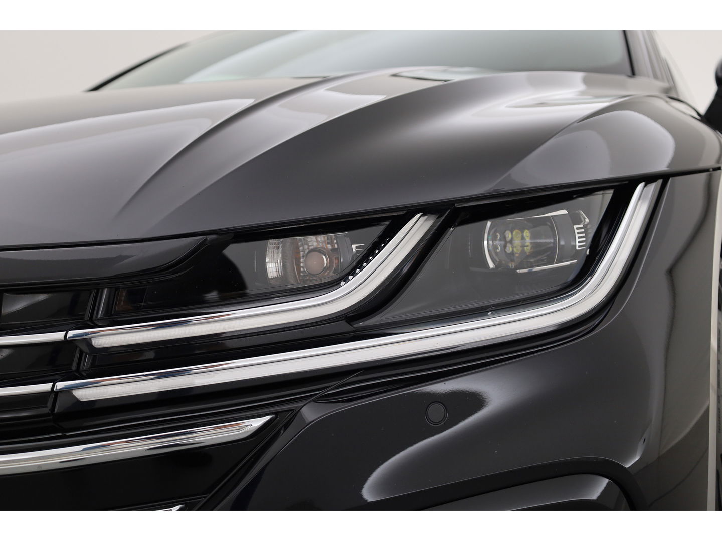 Volkswagen Arteon Shooting Brake 1.4 TSI eHybrid R-Line | Pano | Kuipstoelen | 360cam | Massage | Elek. Trekhaak | Elek. Stoelen