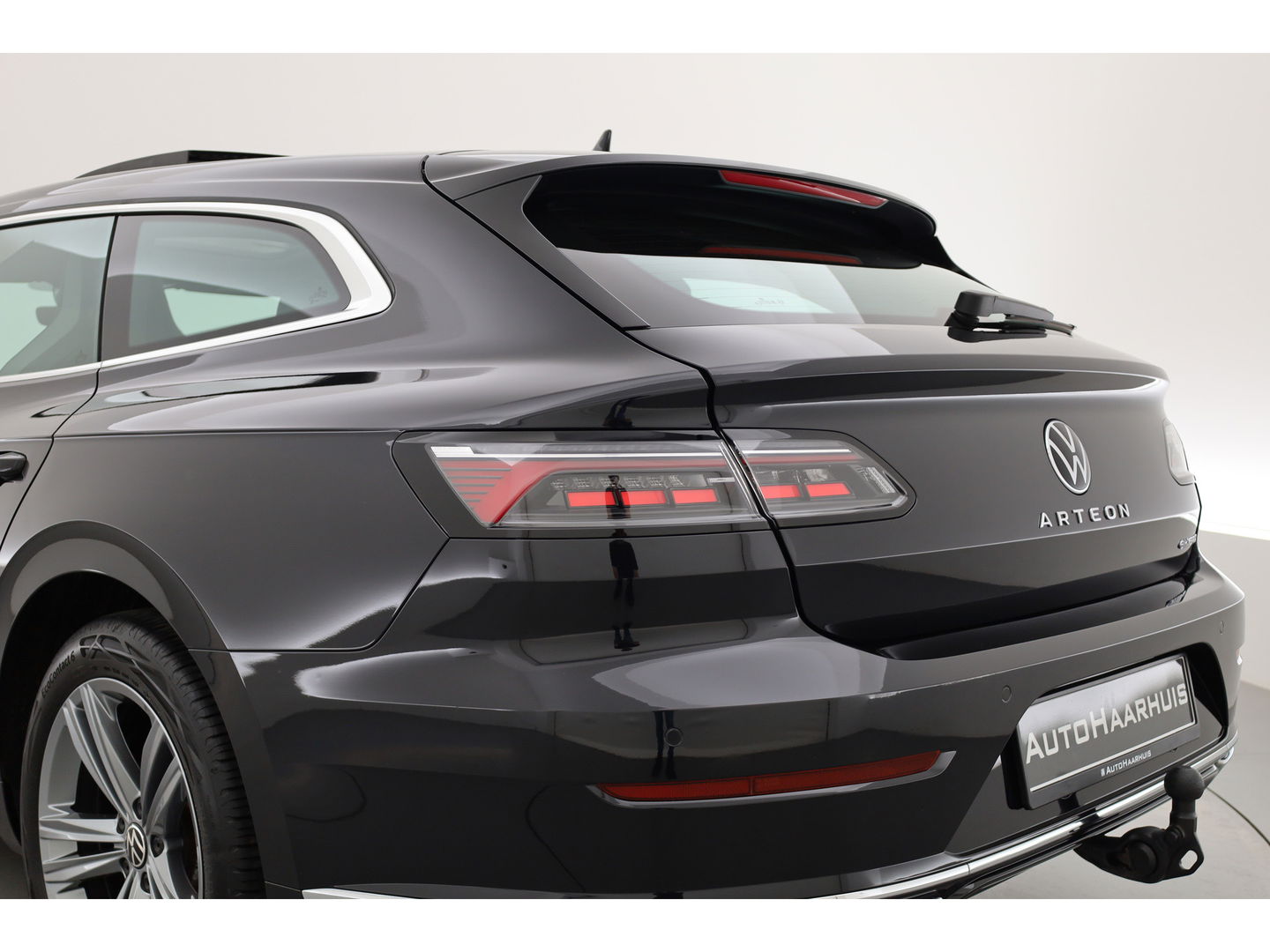 Volkswagen Arteon Shooting Brake 1.4 TSI eHybrid R-Line | Pano | Kuipstoelen | 360cam | Massage | Elek. Trekhaak | Elek. Stoelen