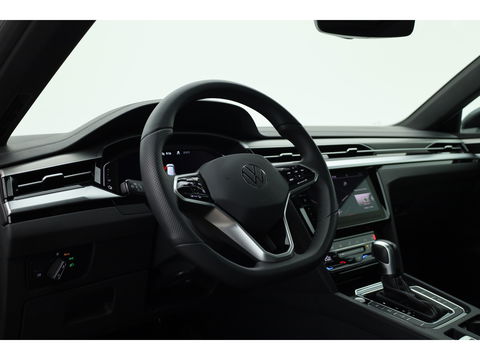 Volkswagen Arteon Shooting Brake 1.4 TSI eHybrid R-Line | Pano | Kuipstoelen | 360cam | Massage | Elek. Trekhaak | Elek. Stoelen