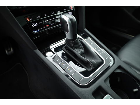 Volkswagen Arteon Shooting Brake 1.4 TSI eHybrid R-Line | Pano | Kuipstoelen | 360cam | Massage | Elek. Trekhaak | Elek. Stoelen