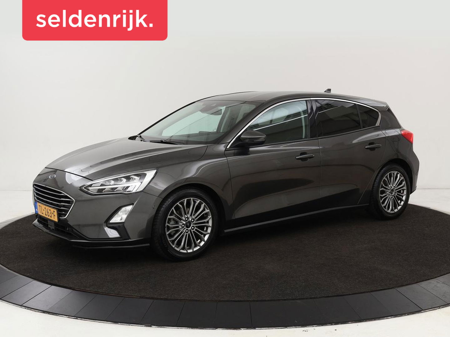 Ford Focus 1.0 EcoBoost Titanium | Stoel & stuurverwarming | Camera | Adaptive cruise | Carplay | B&O Sound | Navigatie | Full LED | Climate control