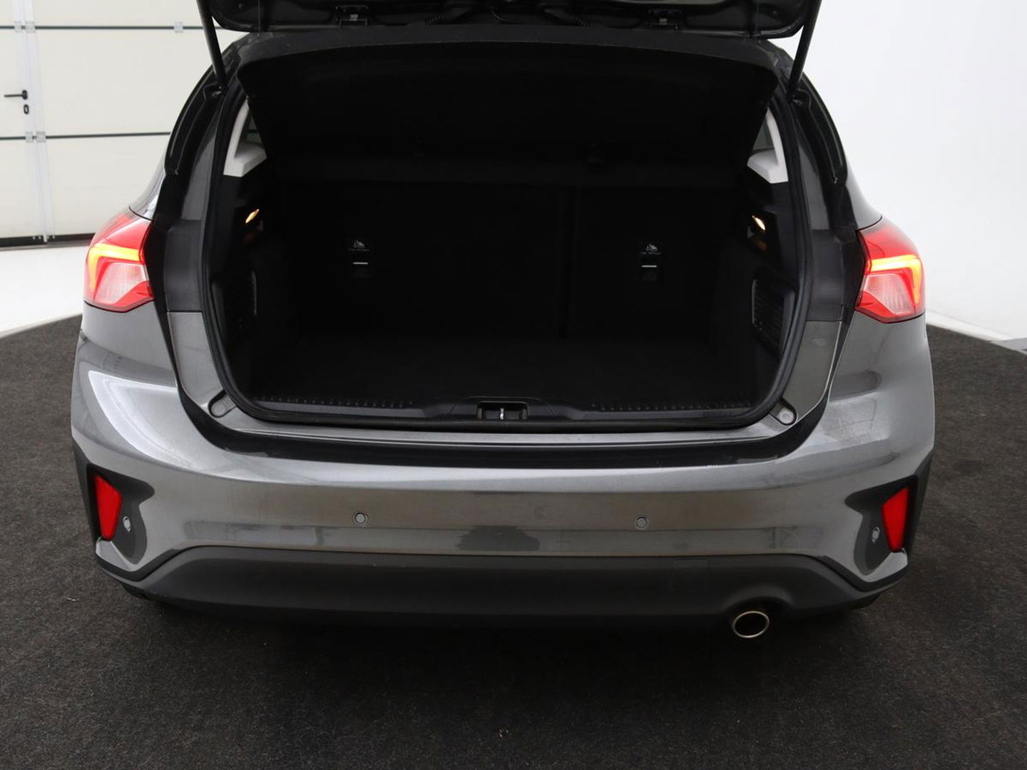 Ford Focus 1.0 EcoBoost Titanium | Stoel & stuurverwarming | Camera | Adaptive cruise | Carplay | B&O Sound | Navigatie | Full LED | Climate control
