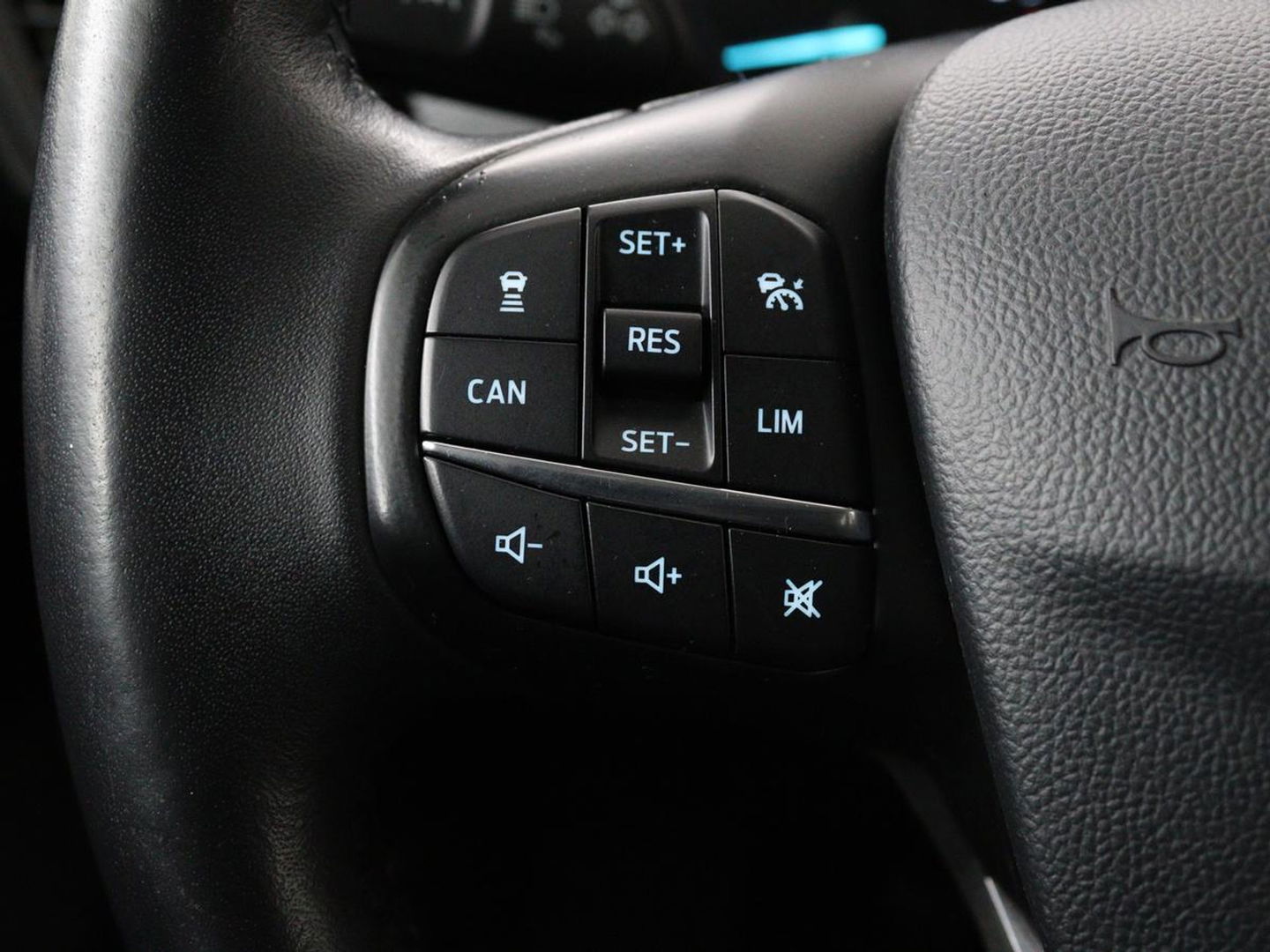Ford Focus 1.0 EcoBoost Titanium | Stoel & stuurverwarming | Camera | Adaptive cruise | Carplay | B&O Sound | Navigatie | Full LED | Climate control