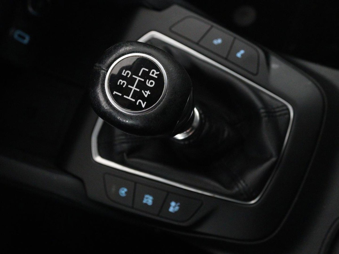 Ford Focus 1.0 EcoBoost Titanium | Stoel & stuurverwarming | Camera | Adaptive cruise | Carplay | B&O Sound | Navigatie | Full LED | Climate control