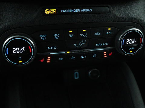 Ford Focus 1.0 EcoBoost Titanium | Stoel & stuurverwarming | Camera | Adaptive cruise | Carplay | B&O Sound | Navigatie | Full LED | Climate control