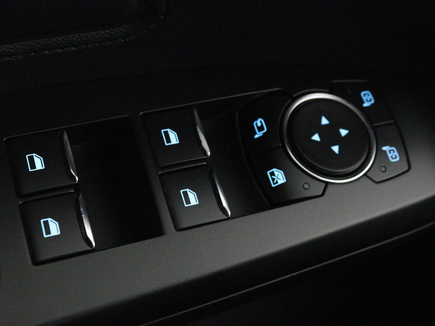 Ford Focus 1.0 EcoBoost Titanium | Stoel & stuurverwarming | Camera | Adaptive cruise | Carplay | B&O Sound | Navigatie | Full LED | Climate control