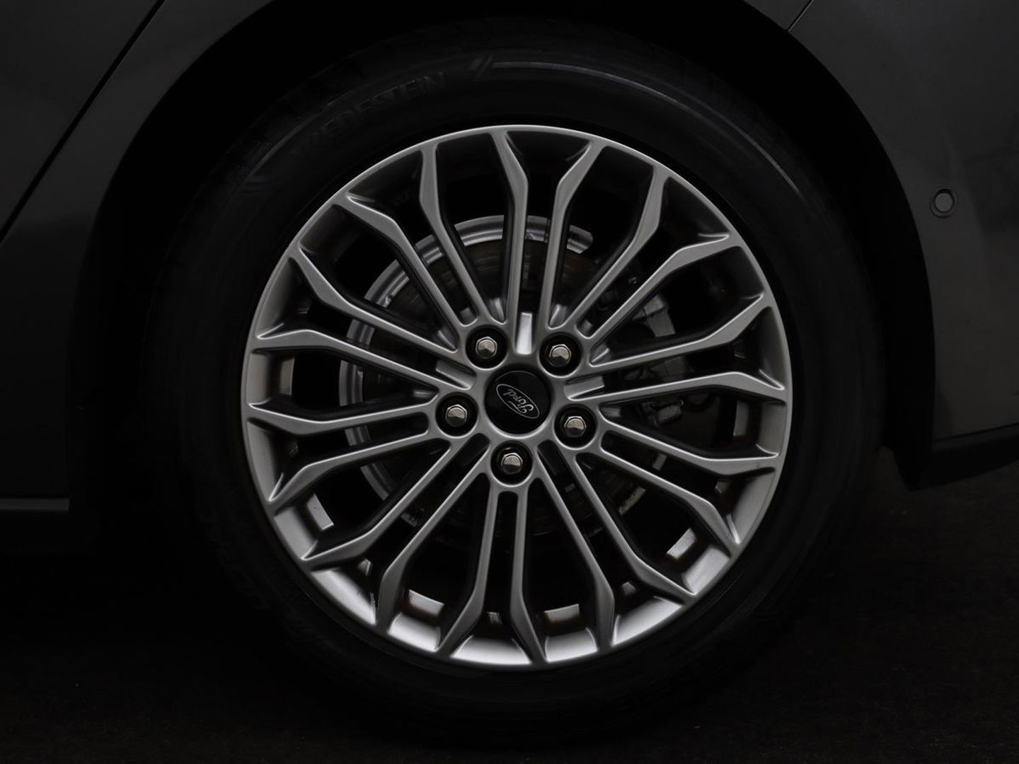 Ford Focus 1.0 EcoBoost Titanium | Stoel & stuurverwarming | Camera | Adaptive cruise | Carplay | B&O Sound | Navigatie | Full LED | Climate control