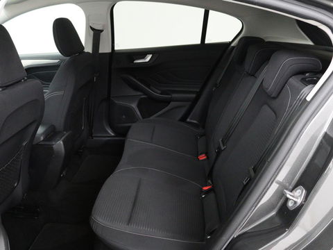 Ford Focus 1.0 EcoBoost Titanium | Stoel & stuurverwarming | Camera | Adaptive cruise | Carplay | B&O Sound | Navigatie | Full LED | Climate control