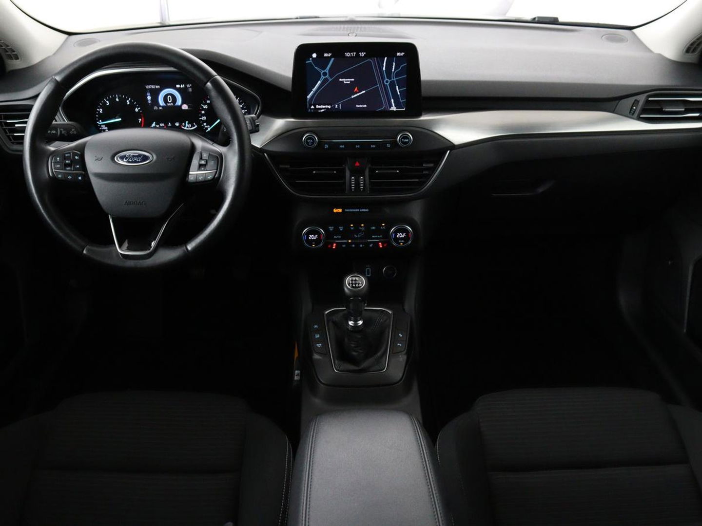 Ford Focus 1.0 EcoBoost Titanium | Stoel & stuurverwarming | Camera | Adaptive cruise | Carplay | B&O Sound | Navigatie | Full LED | Climate control
