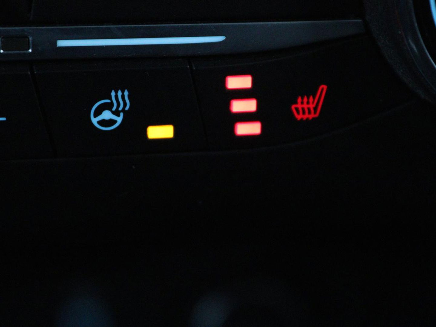 Ford Focus 1.0 EcoBoost Titanium | Stoel & stuurverwarming | Camera | Adaptive cruise | Carplay | B&O Sound | Navigatie | Full LED | Climate control
