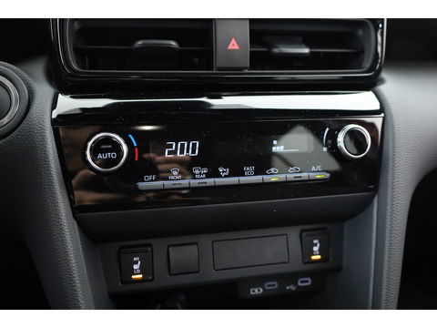 Toyota Yaris Cross 1.5 Hybrid Teamplayer 130pk | Winter pakket | Safety pakket | Navi | Adapt. Cruise | Camera | Keyless