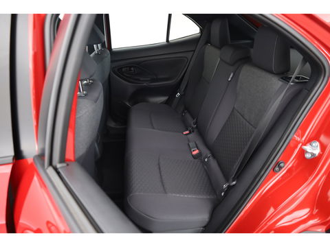 Toyota Yaris Cross 1.5 Hybrid Teamplayer 130pk | Winter pakket | Safety pakket | Navi | Adapt. Cruise | Camera | Keyless