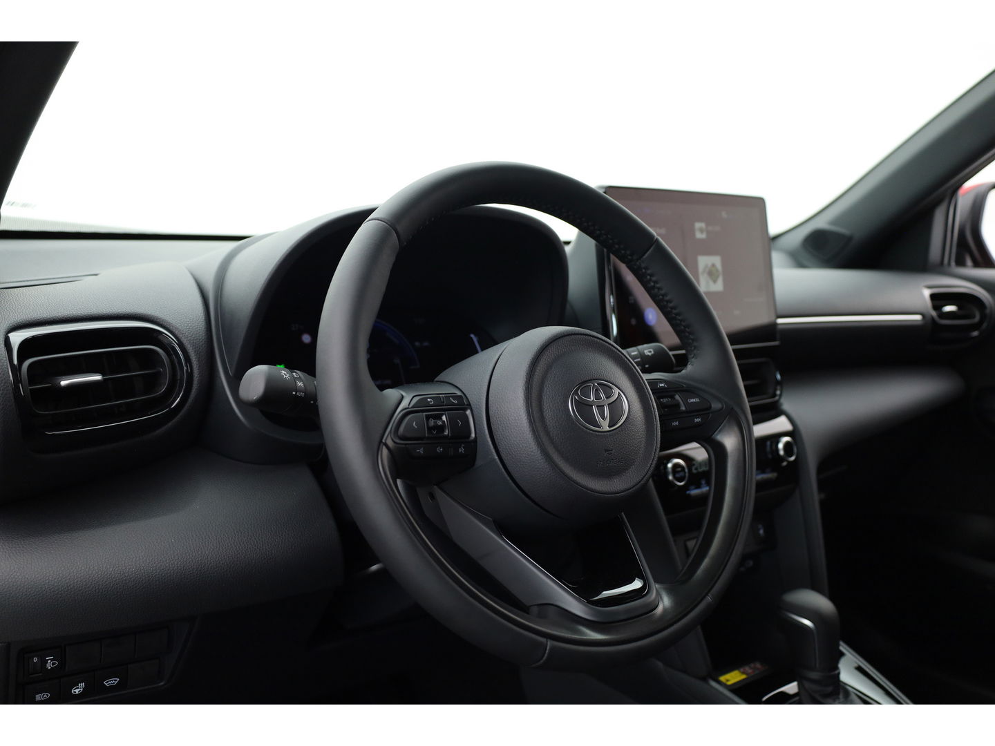 Toyota Yaris Cross 1.5 Hybrid Teamplayer 130pk | Winter pakket | Safety pakket | Navi | Adapt. Cruise | Camera | Keyless
