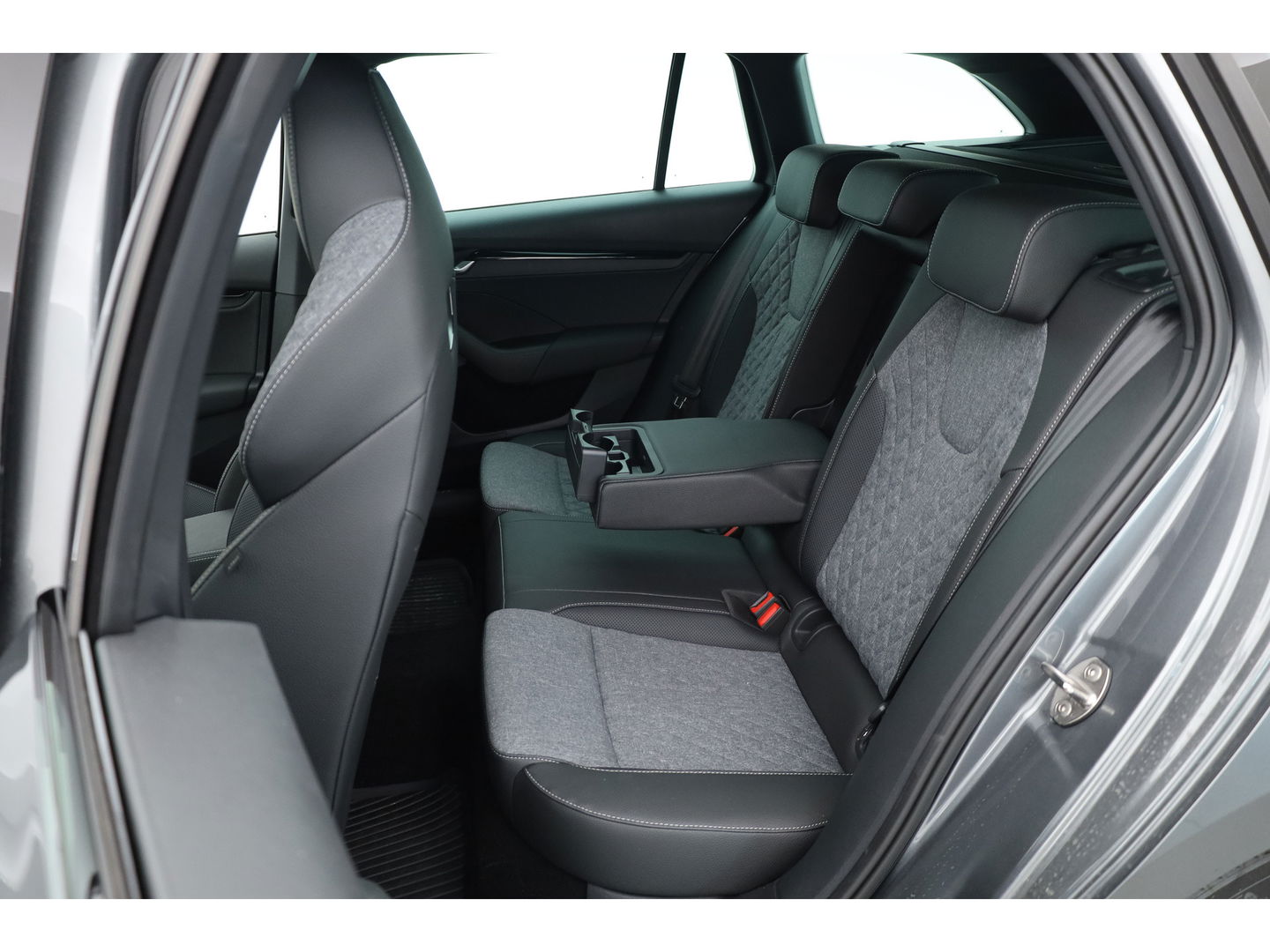 Škoda Octavia Combi 1.5 TSI Sportline DSG | HUD | Crystal lighting | Camera | Keyless | Adapt. Cruise | Stoelverw.