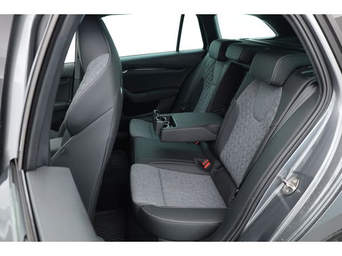 Škoda Octavia Combi 1.5 TSI Sportline DSG | HUD | Crystal lighting | Camera | Keyless | Adapt. Cruise | Stoelverw.